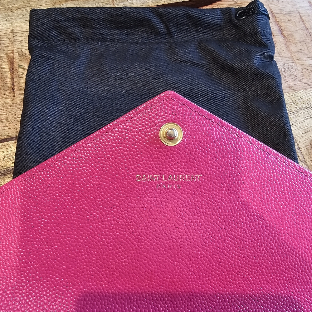 SAINT LAURENT CASSANDRE MATELASSÉ FUCHSIA WALLET - Picture 8 of 11